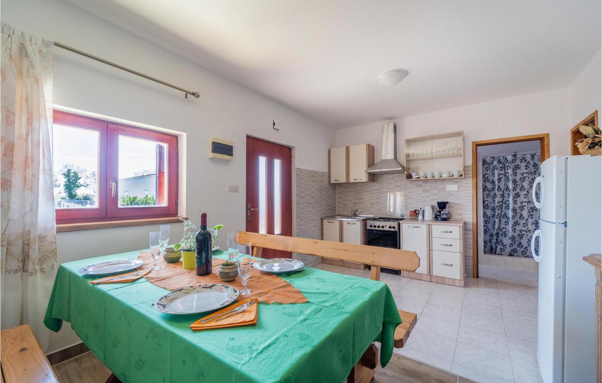 Beautiful Apartment In Krnica With Kitchen ภายนอก รูปภาพ